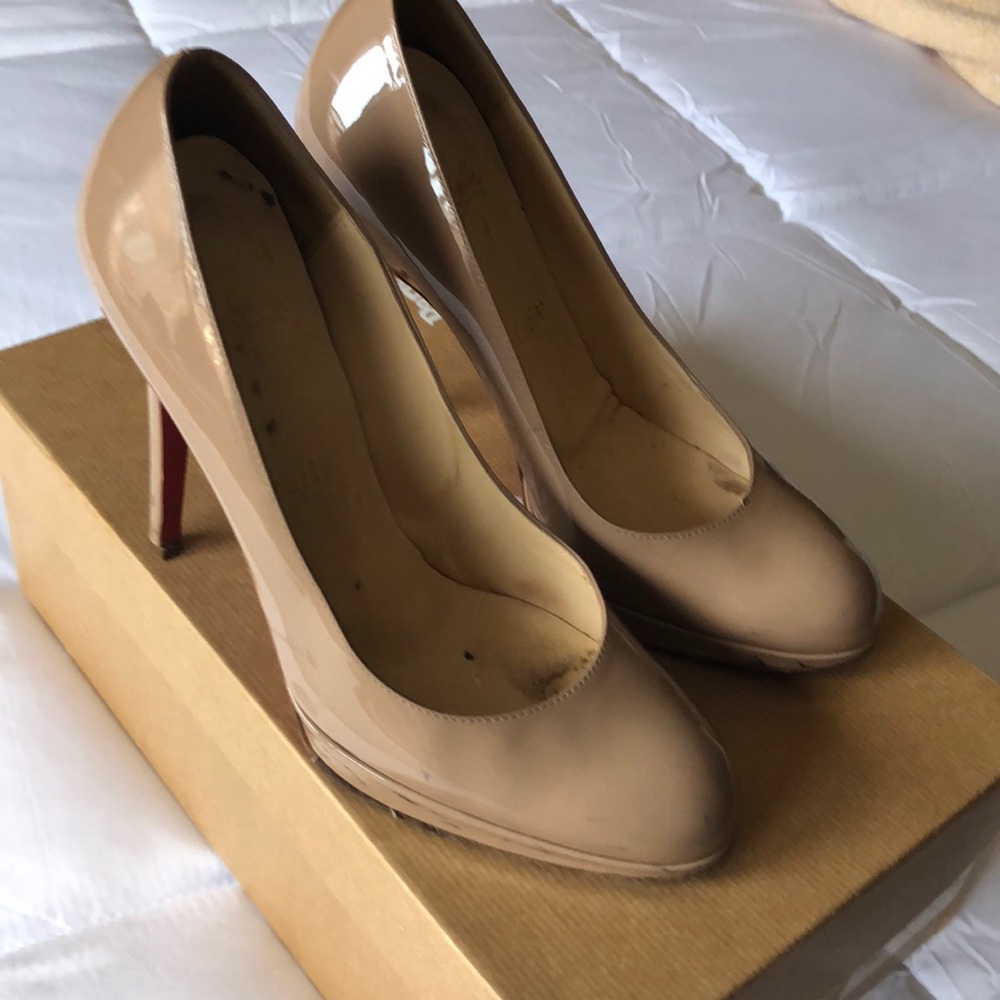 Christian Louboutin Simple Pump patent Nude